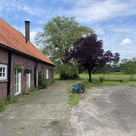 Boerderij Oelewick بيت للعطل